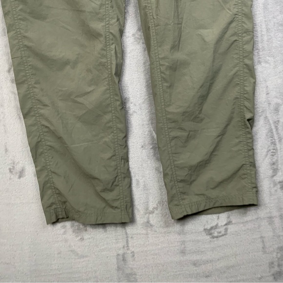 Mountain Hardwear Women’s Green Cargo  Hiking Pants. Size 14/32. - Picture 4 of 9